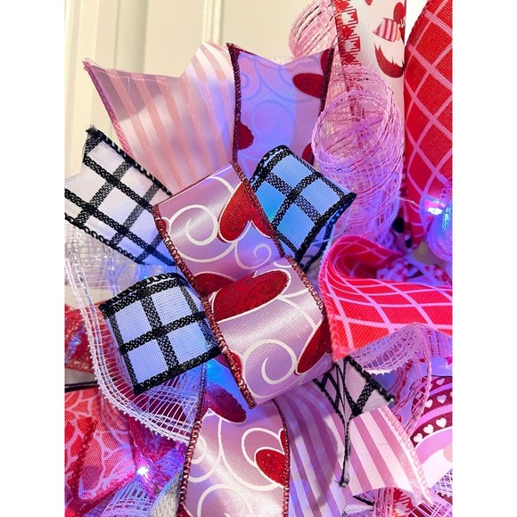 Handmade Valentine’s Gnome Hearts Ribbon Prelit Wreath 22 ins LED W13 - Picture 8 of 12